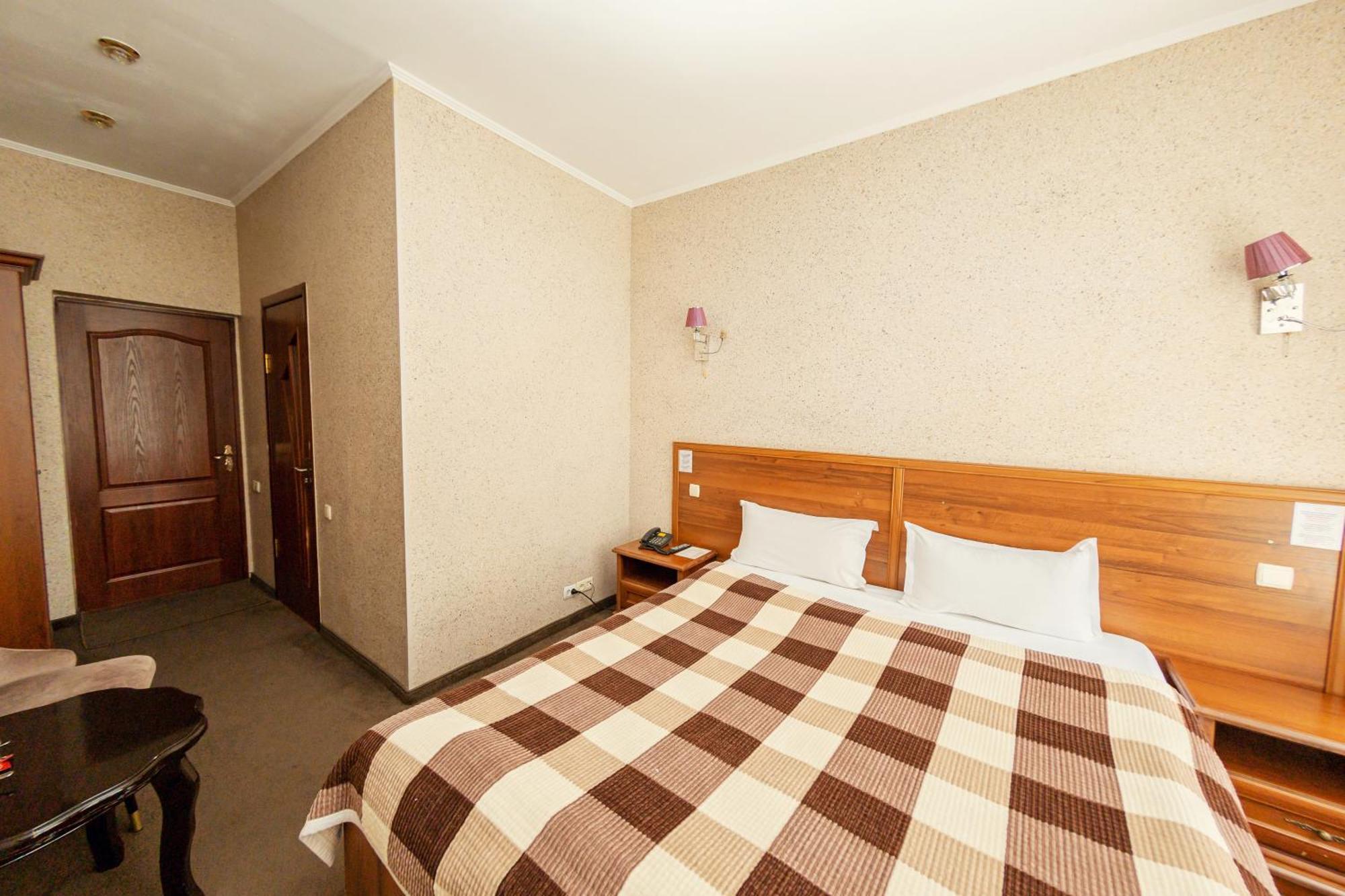 Ajour Hotel Alma-Ata Buitenkant foto