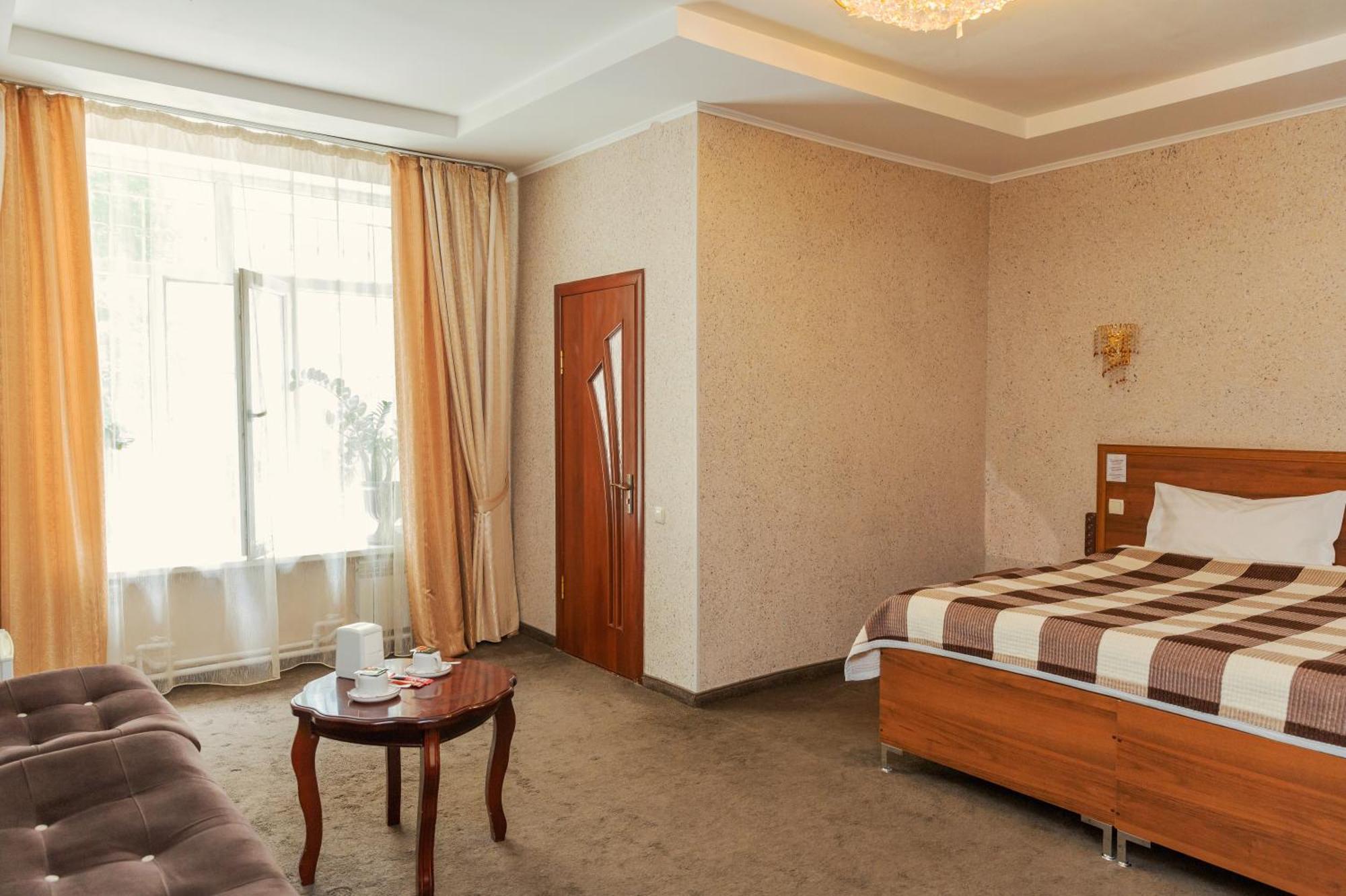 Ajour Hotel Alma-Ata Buitenkant foto