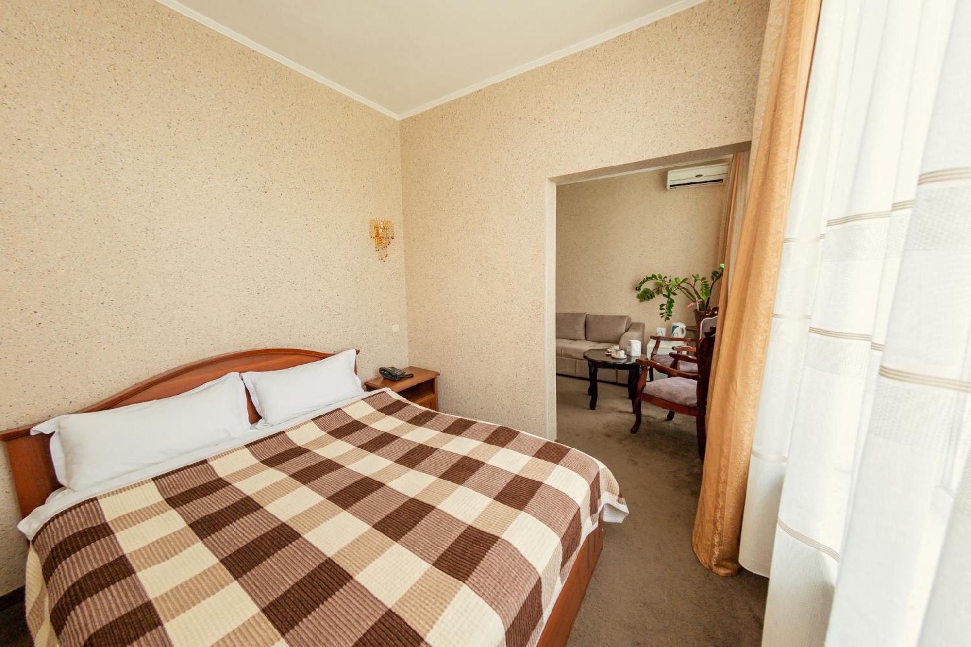 Ajour Hotel Alma-Ata Buitenkant foto